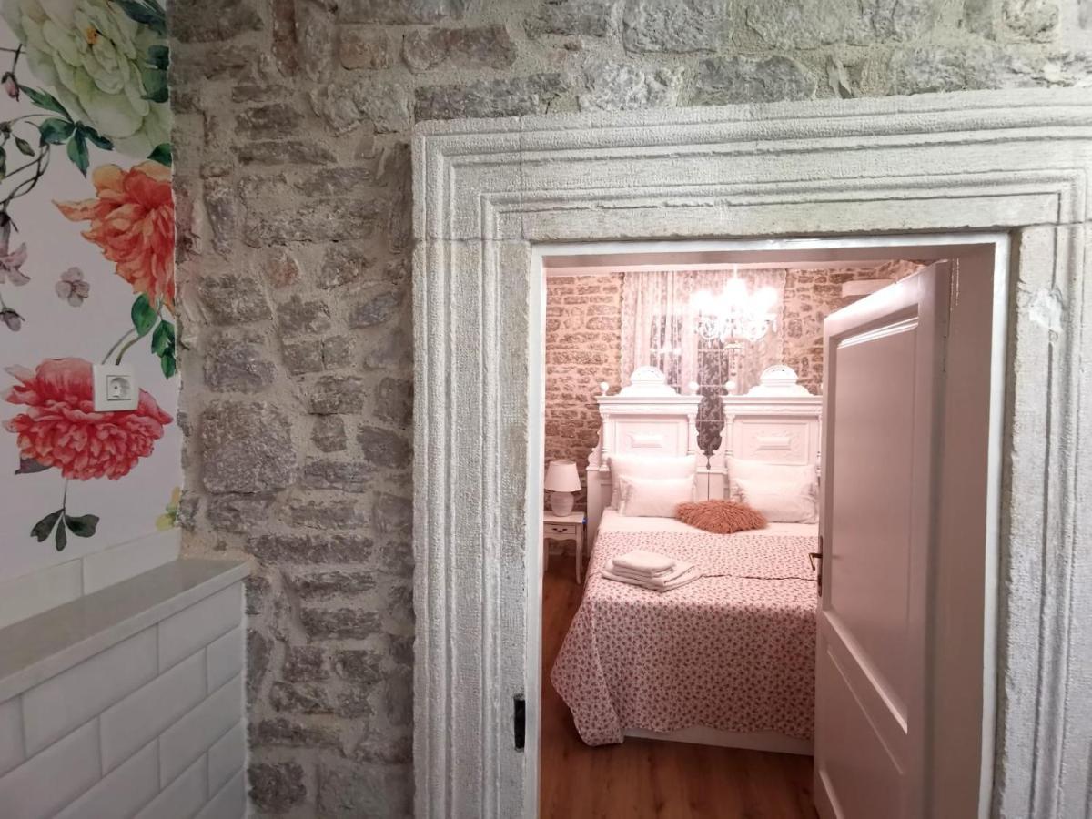 L&L Rooms Royal Šibenik Exteriör bild