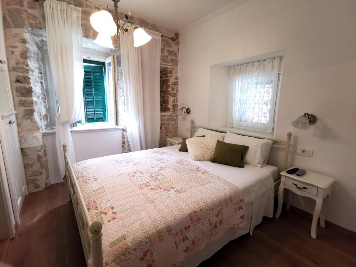 L&L Rooms Royal Šibenik Exteriör bild