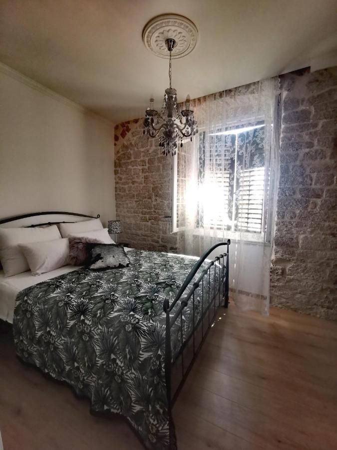 L&L Rooms Royal Šibenik Rum bild