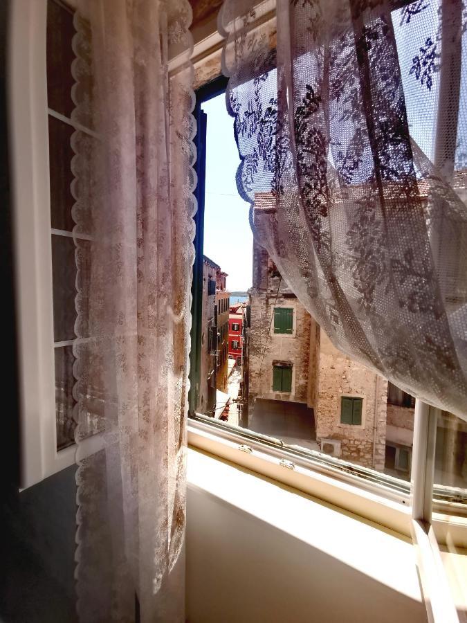 L&L Rooms Royal Šibenik Rum bild