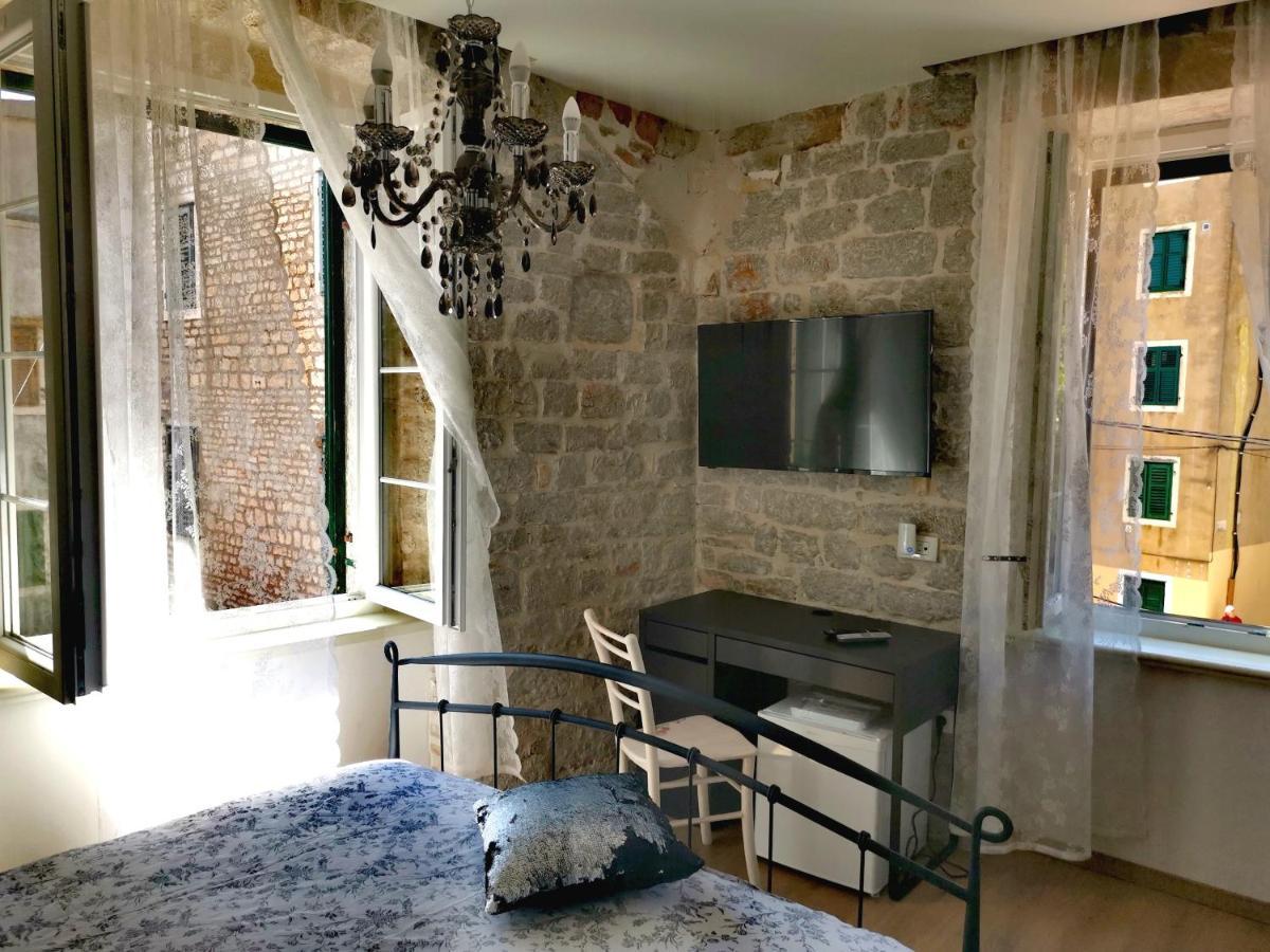 L&L Rooms Royal Šibenik Exteriör bild