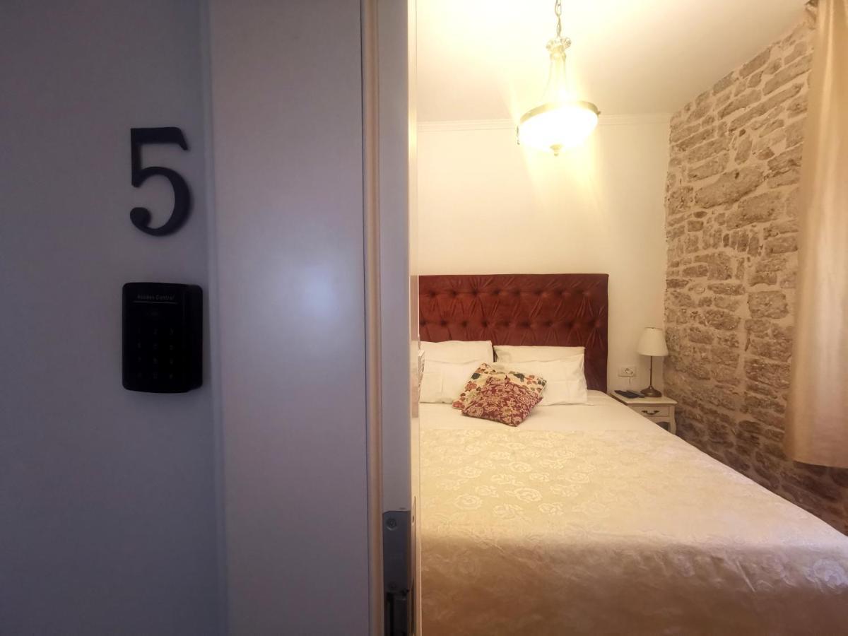 L&L Rooms Royal Šibenik Rum bild