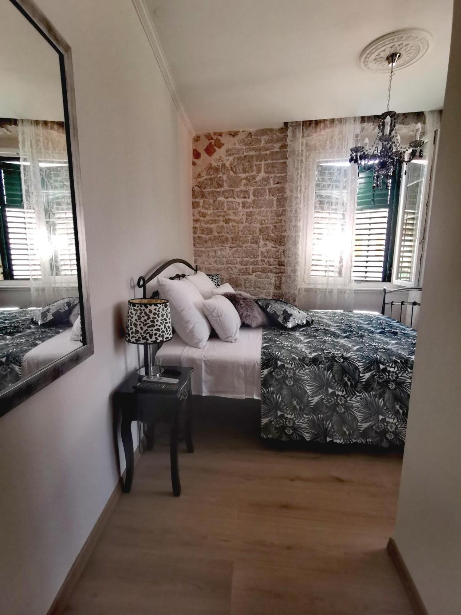 L&L Rooms Royal Šibenik Rum bild