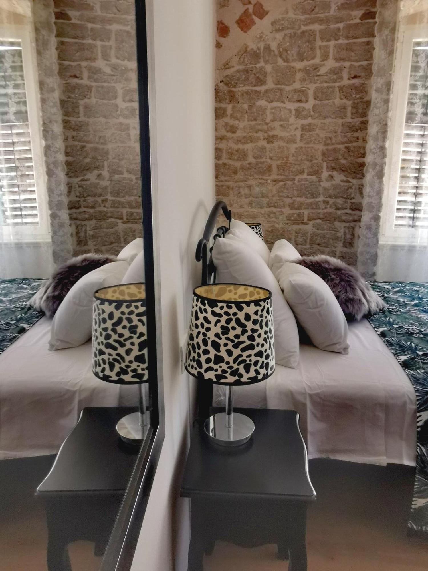 L&L Rooms Royal Šibenik Rum bild
