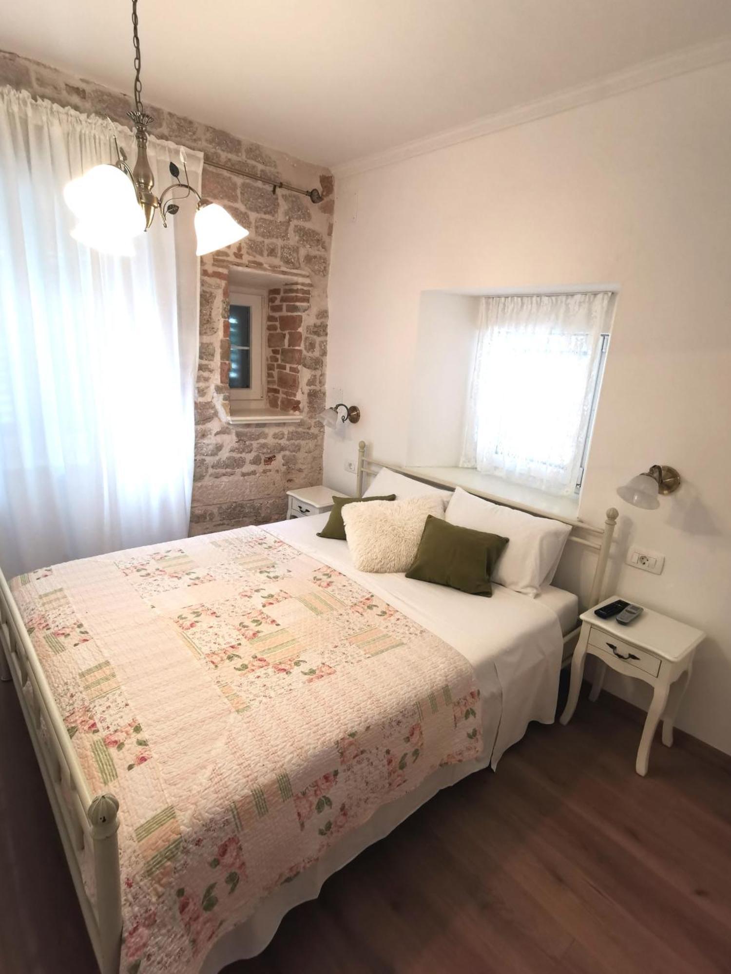 L&L Rooms Royal Šibenik Rum bild